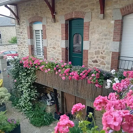 Les Gites De Lyly Pontorson Exterior photo